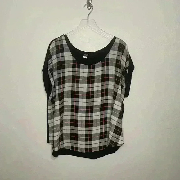Torrid Plaid Print Knit Back Short Sleeve Top 2 2X 18/20 - Picture 2 of 7